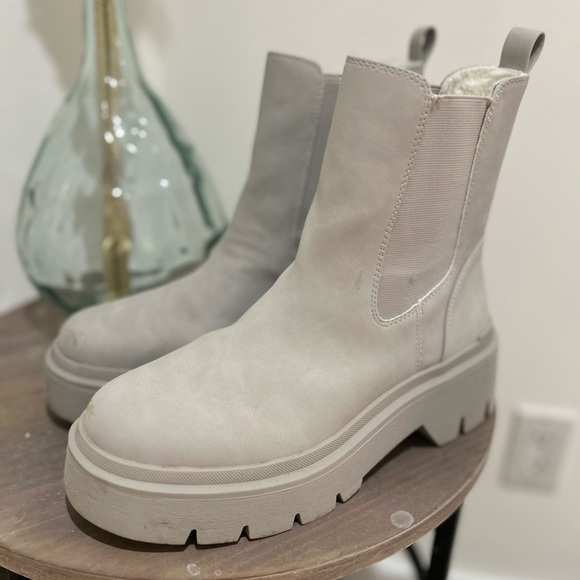 Women’s greyish boot - Picture 1 of 1